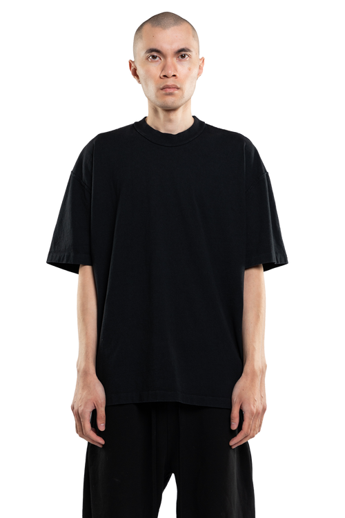 BLACK T-SHIRT