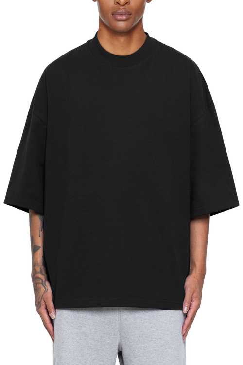 BLACK OVERSIZED T-SHIRT